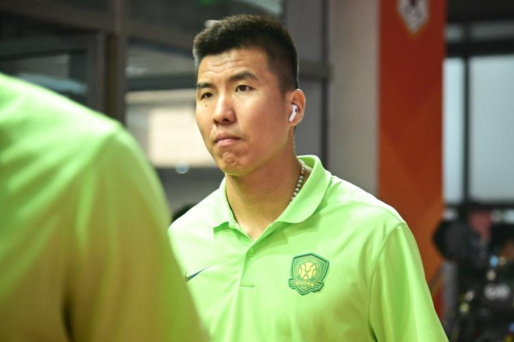 老崔相关的, 球场内外的