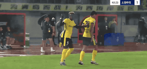 裁判双双染, 对手队长踹, msn