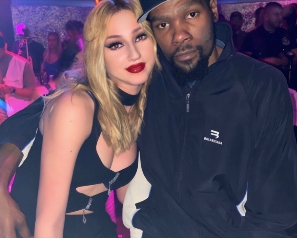 通常在球员, text